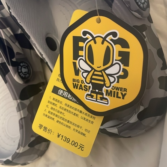 NEW KIDS 5.5 BEE WASP CROC LIKE SHOES - Picture 6 of 6